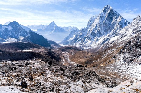 Breathtaking Views of Majestic Peaks